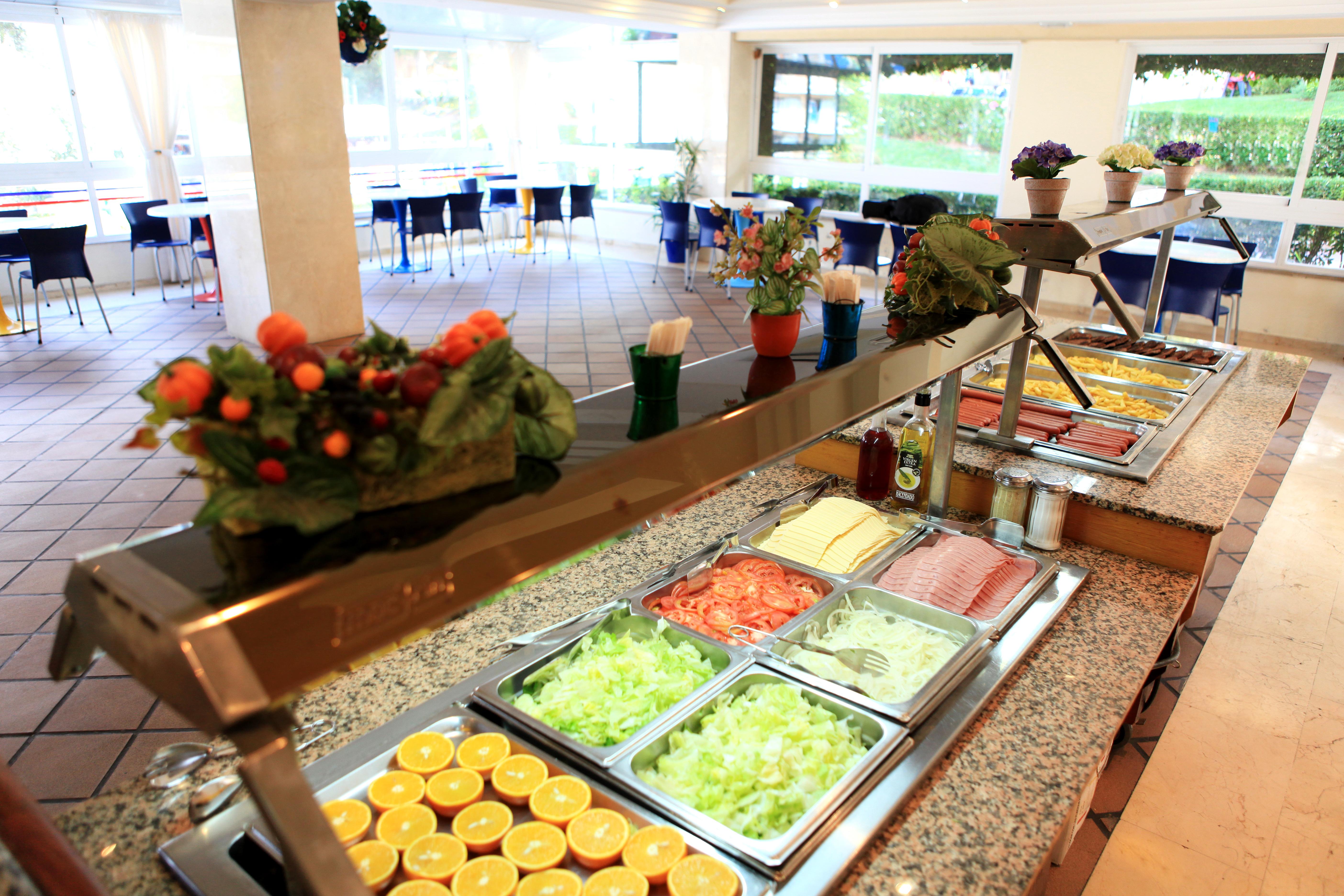Sahara Nubia Gobi Hotel Ses Cadenes Buitenkant foto Breakfast buffet at a hotel