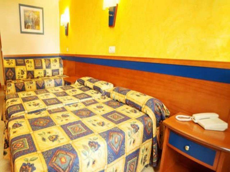 Sahara Nubia Gobi Hotel Ses Cadenes Buitenkant foto A room at the hotel